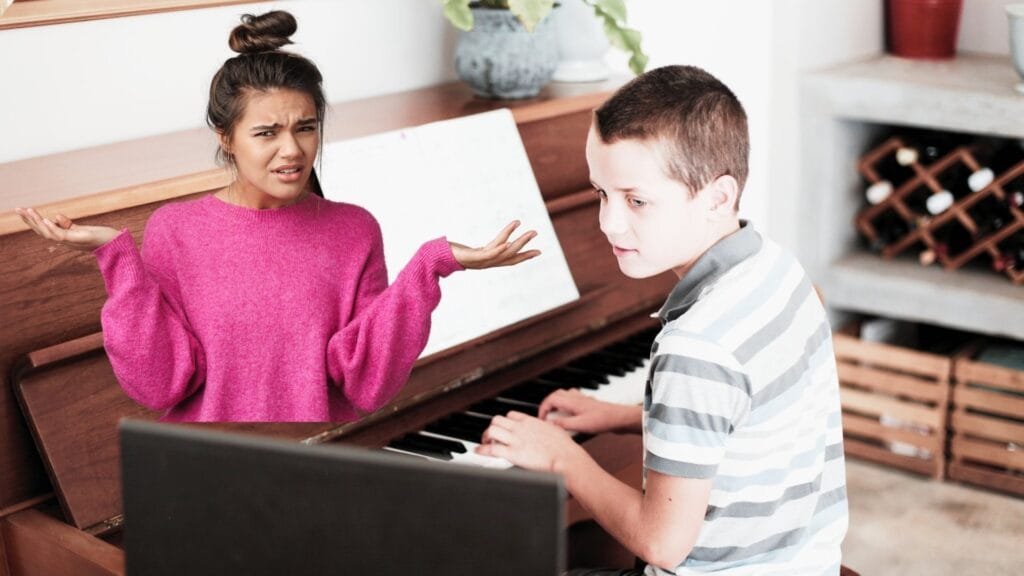 How do online piano lessons work?